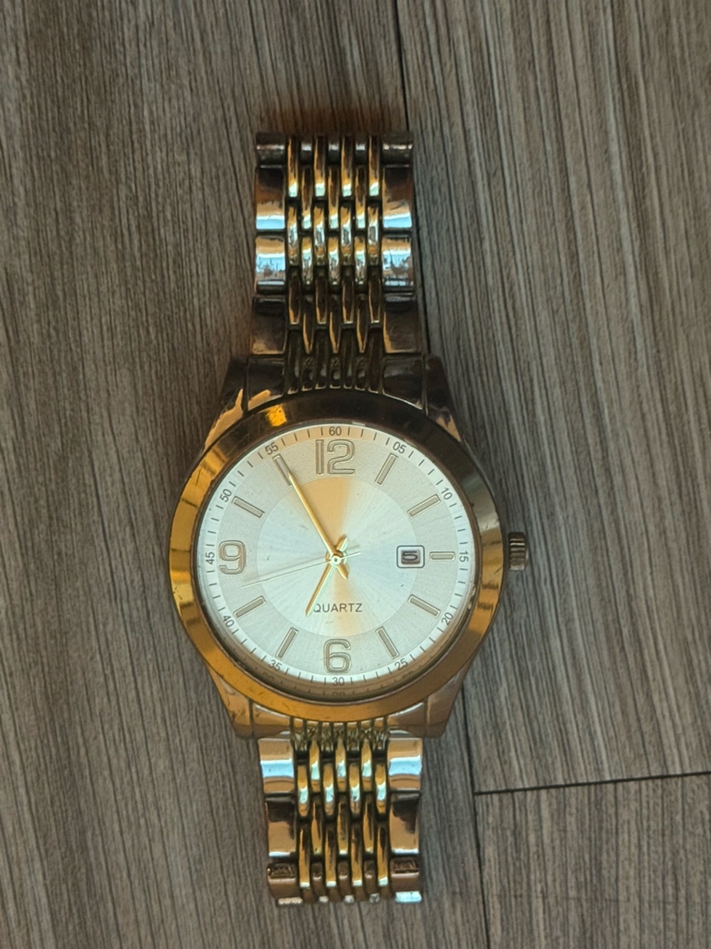 Gold Tone Men's Quartz Wristwatch